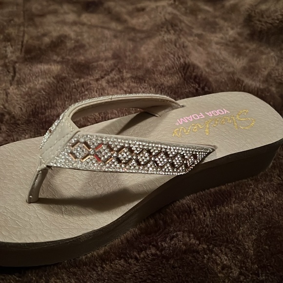 💖PRICE DROP💖Sketchers YOGA FOAM RHINESTONE THONG SANDALS.EXCELLENT CONDITION🩷 - Picture 6 of 8